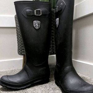 Kamik Matte black rain boots